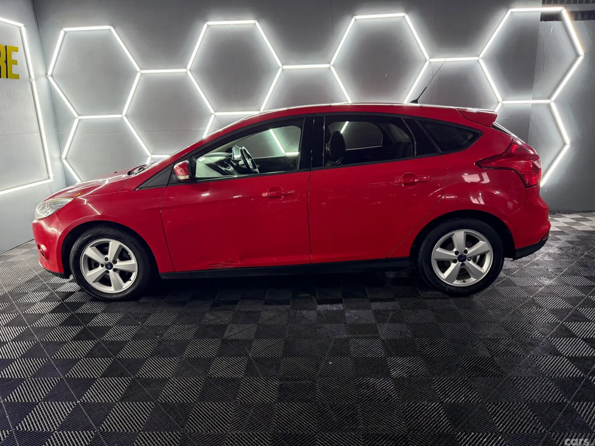 Ford Focus Hatchback, Diesel, 2011, Red