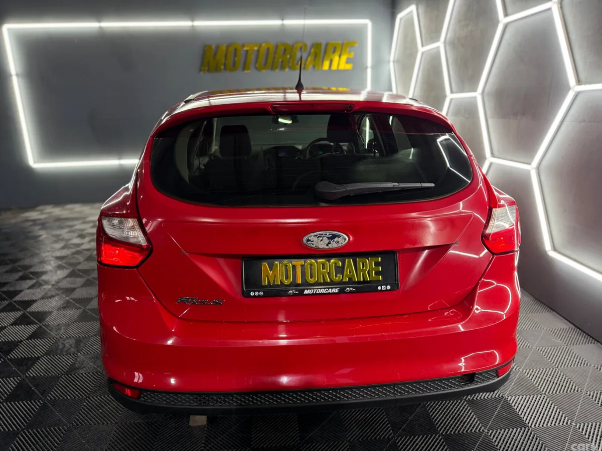 Ford Focus Hatchback, Diesel, 2011, Red