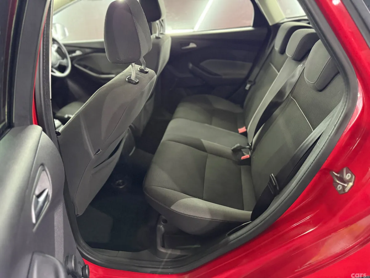 Ford Focus Hatchback, Diesel, 2011, Red