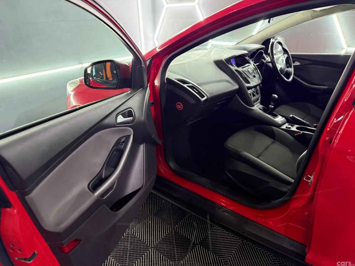 Ford Focus Hatchback, Diesel, 2011, Red