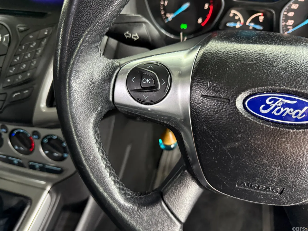 Ford Focus Hatchback, Diesel, 2011, Red