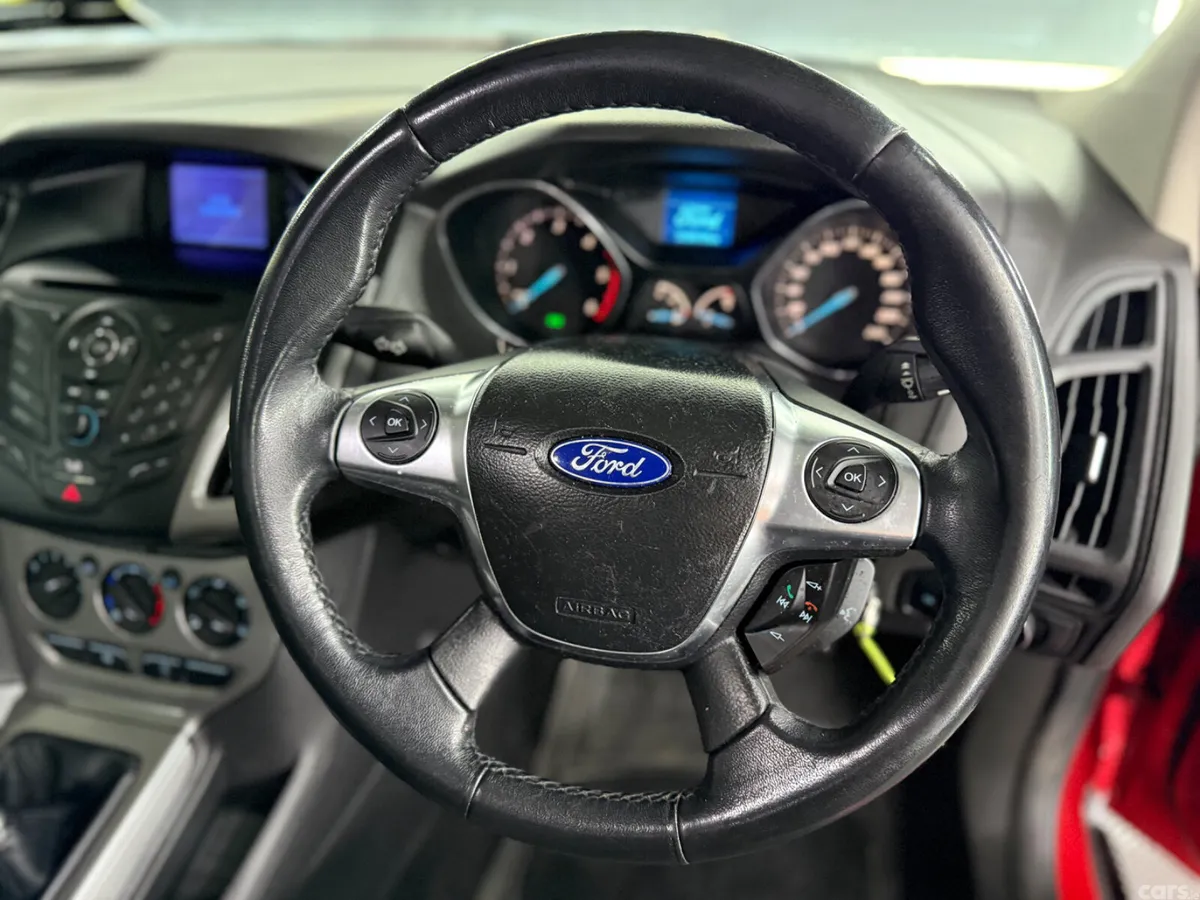 Ford Focus Hatchback, Diesel, 2011, Red