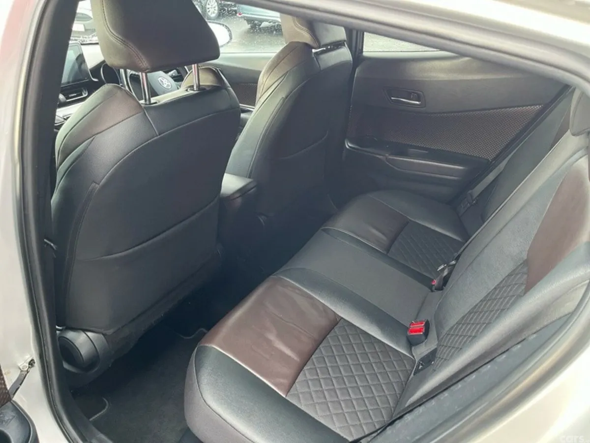 Toyota C-HR SUV, Petrol Hybrid, 2017, Silver