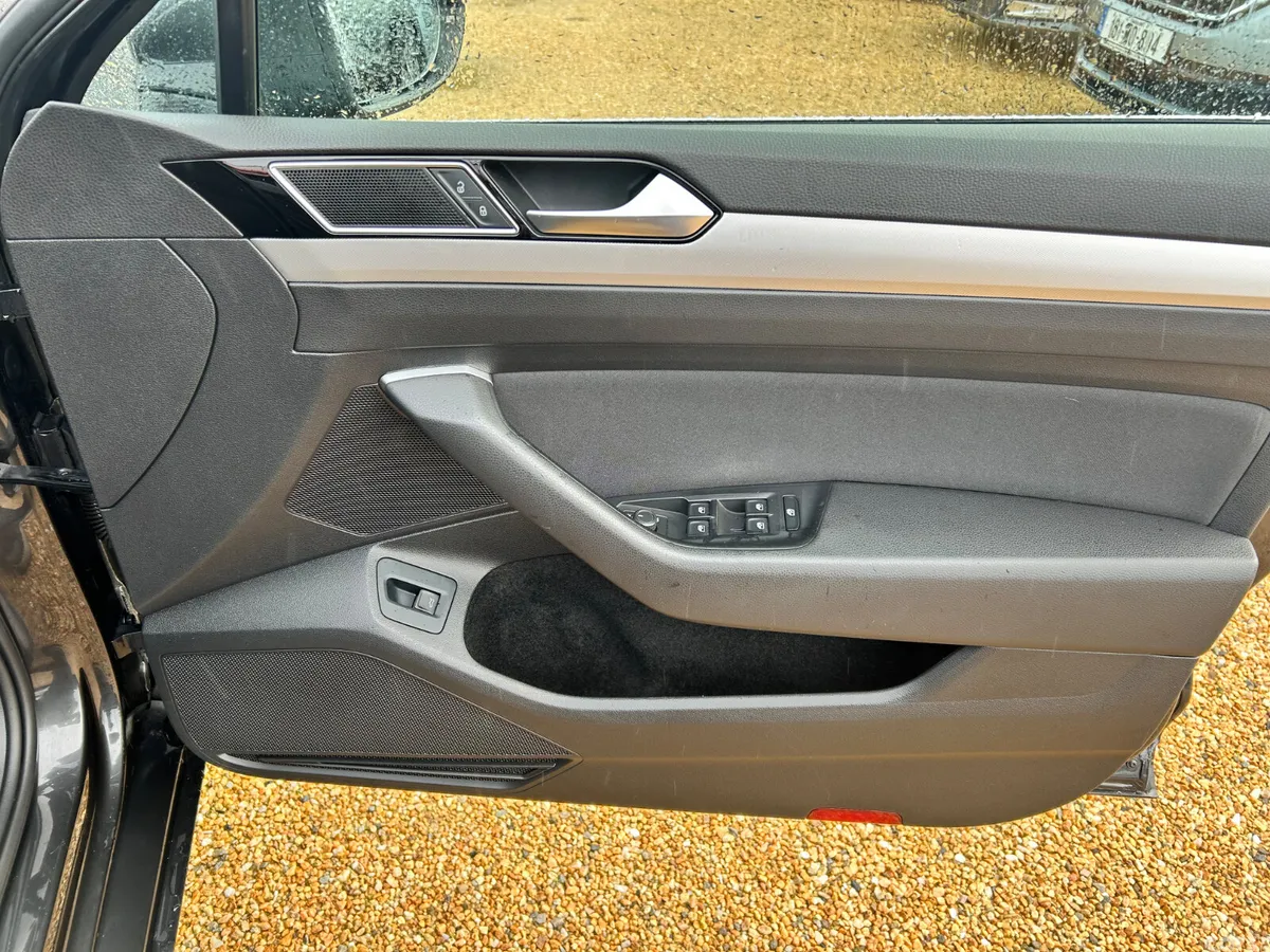 Volkswagen Passat Saloon, Diesel, 2018, Grey