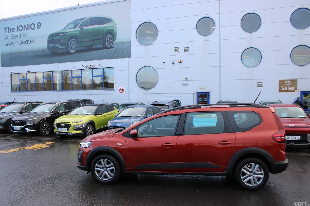 Dacia Jogger MPV, Petrol, 2023, Brown