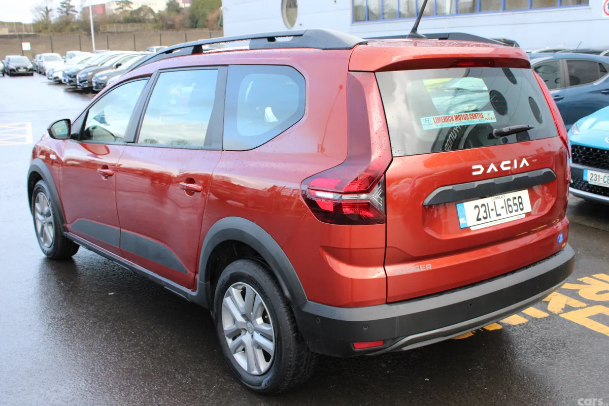 Dacia Jogger MPV, Petrol, 2023, Brown