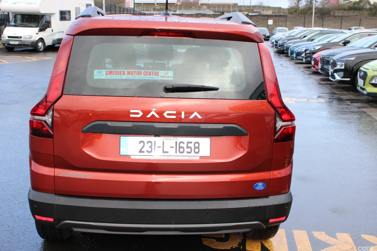 Dacia Jogger MPV, Petrol, 2023, Brown