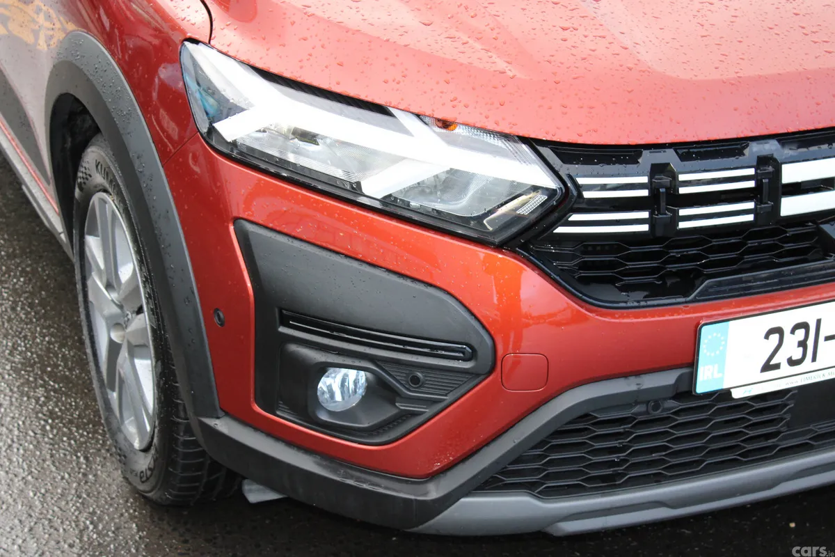 Dacia Jogger MPV, Petrol, 2023, Brown