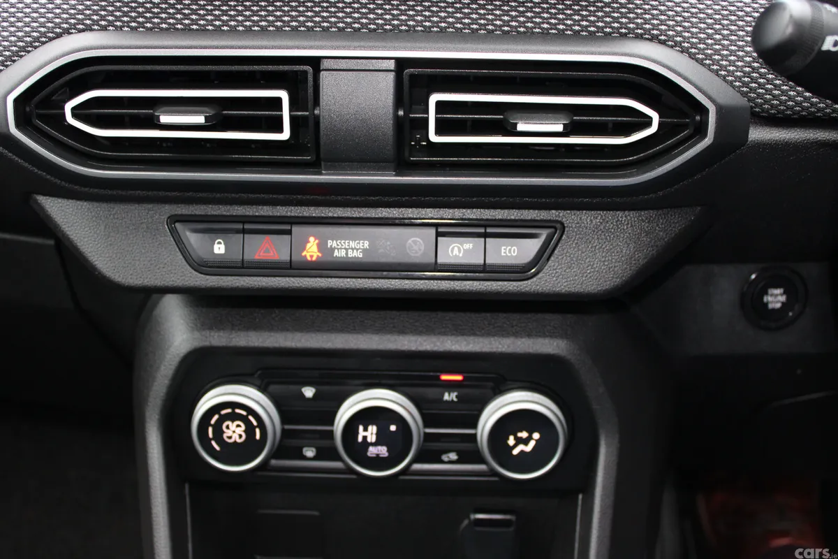 Dacia Jogger MPV, Petrol, 2023, Brown