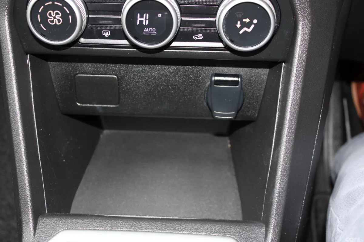 Dacia Jogger MPV, Petrol, 2023, Brown