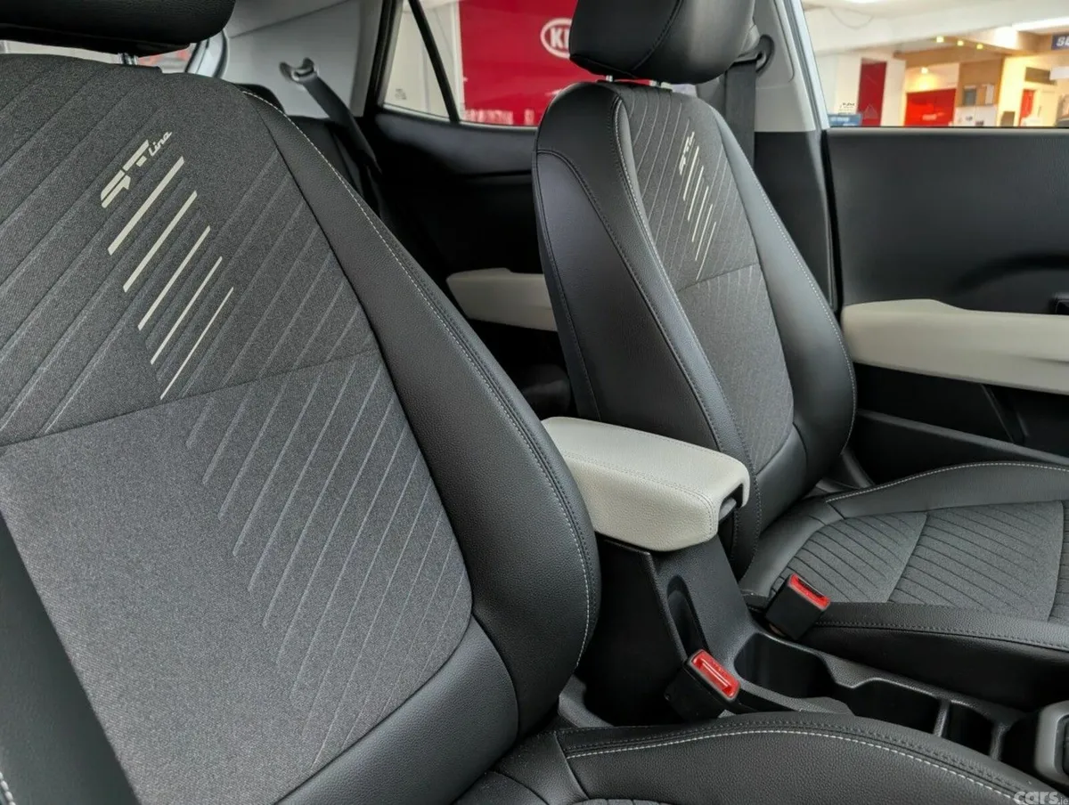 Kia Stonic Hatchback, Petrol, 2027, Silver