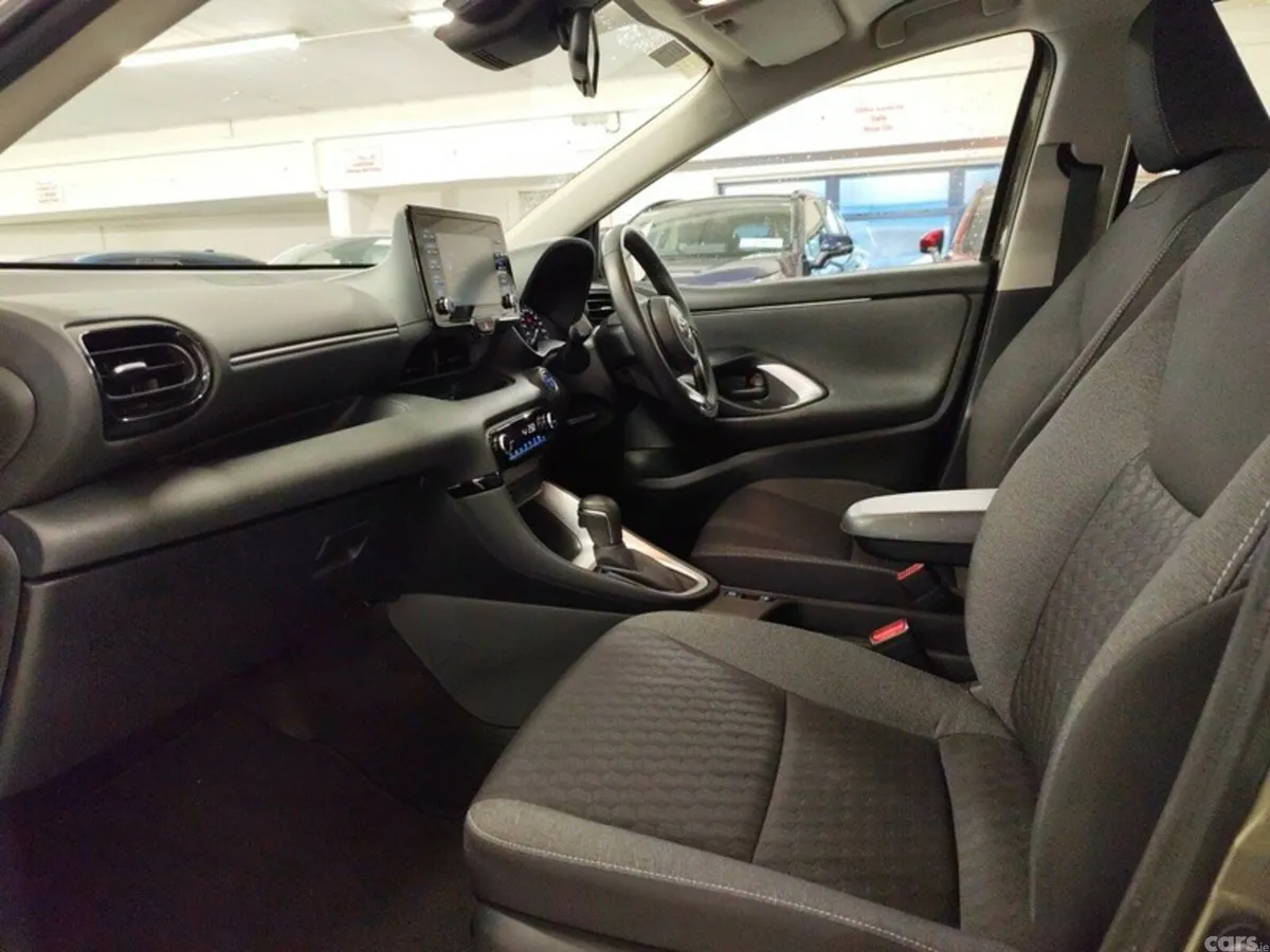 Toyota Yaris Hatchback, Petrol Hybrid, 2022, Bronze
