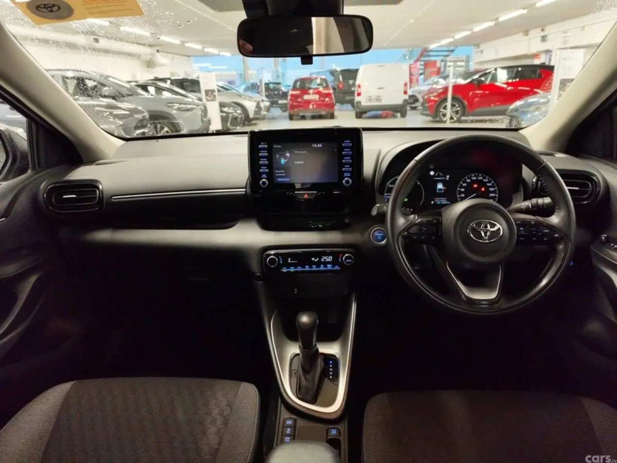 Toyota Yaris Hatchback, Petrol Hybrid, 2022, Bronze