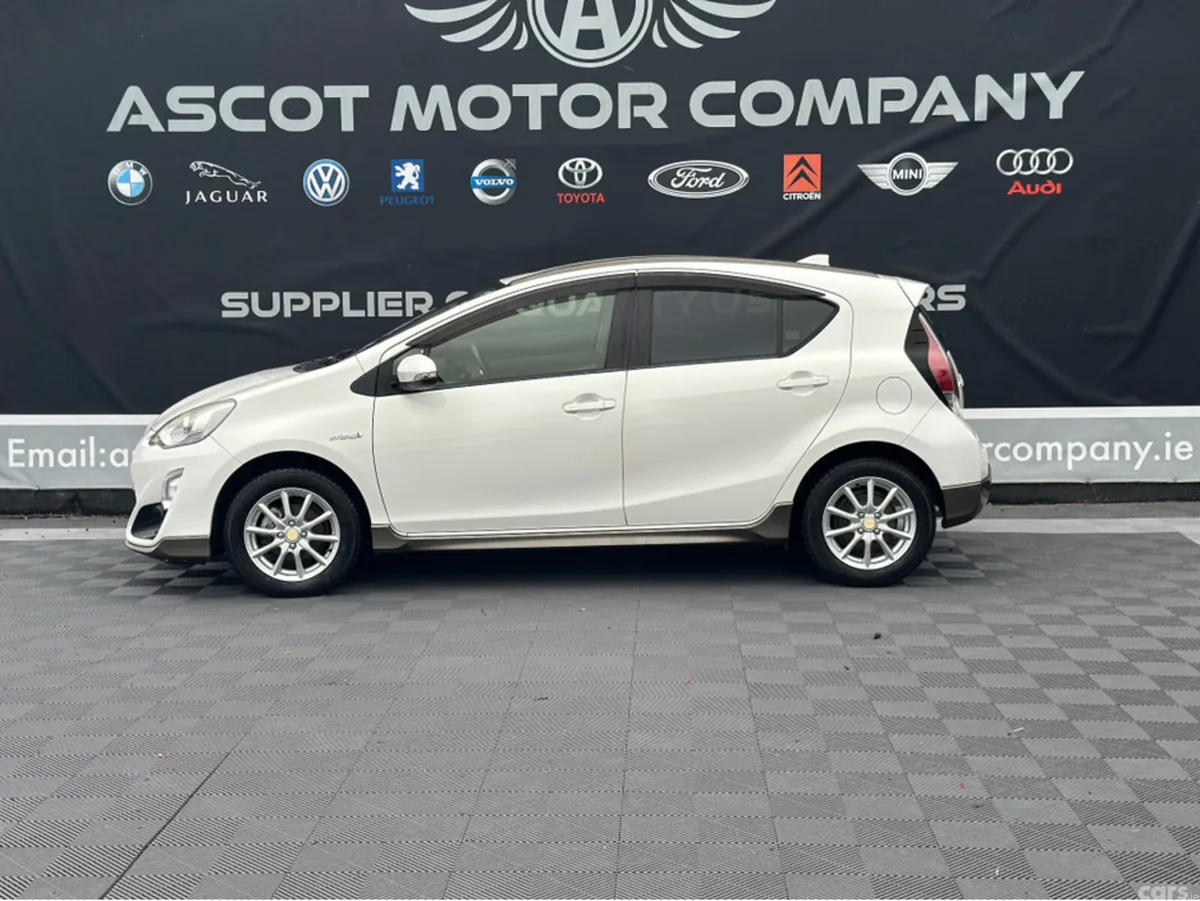 Toyota Aqua Hatchback, Gas, 2015, White