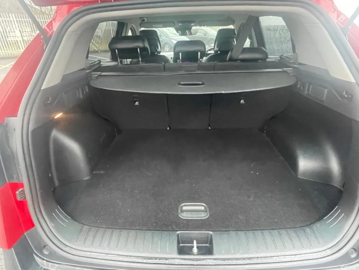 Kia Sportage MPV, Diesel Hybrid, 2023, Red