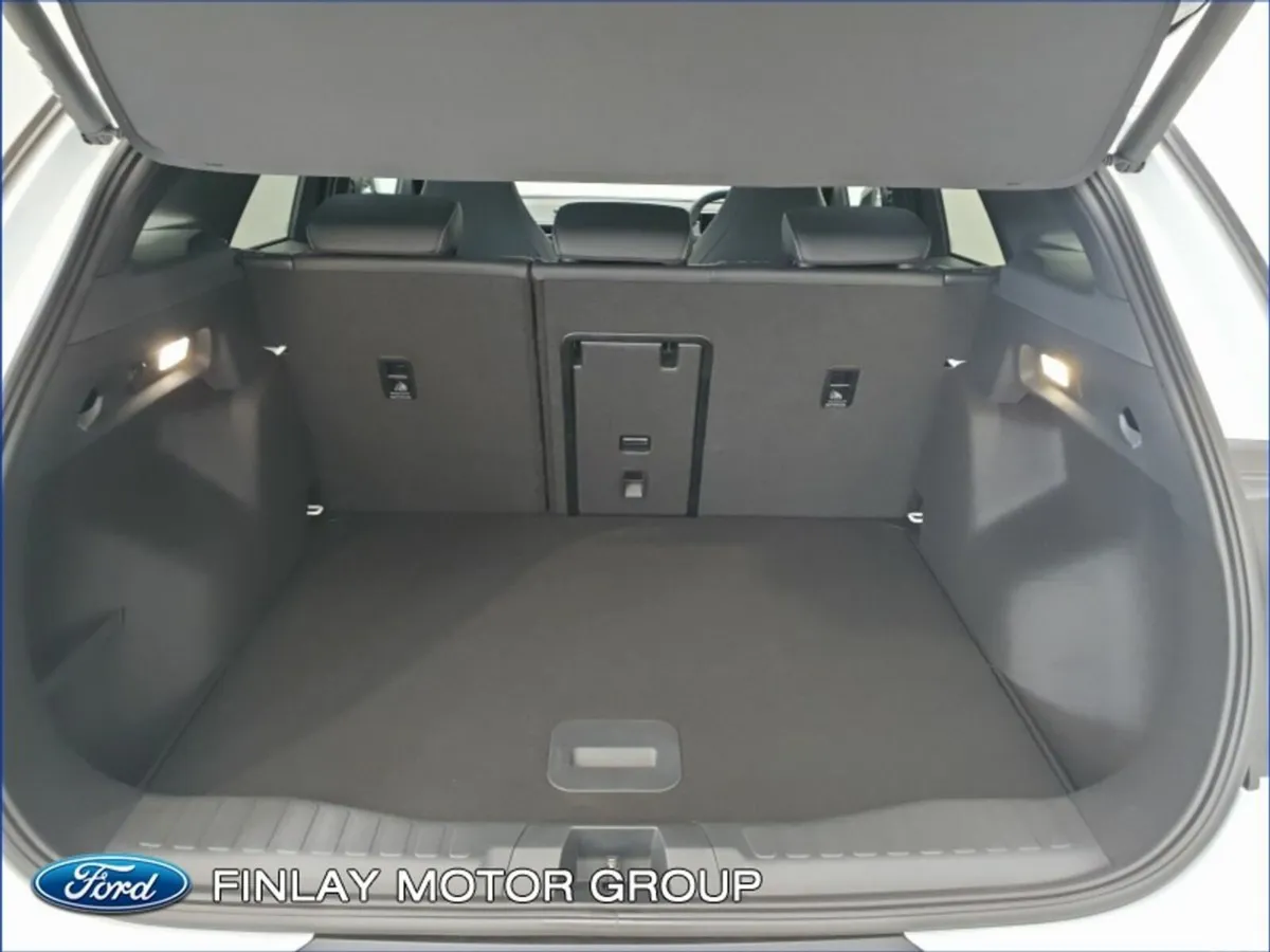 Ford Explorer MPV, Electric, 2025, White