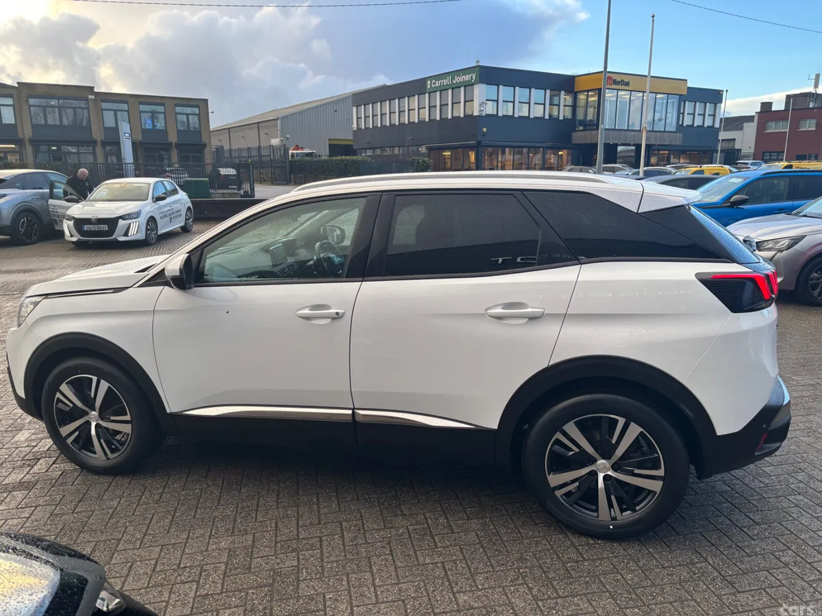 Peugeot 3008 MPV, Petrol, 2019, White