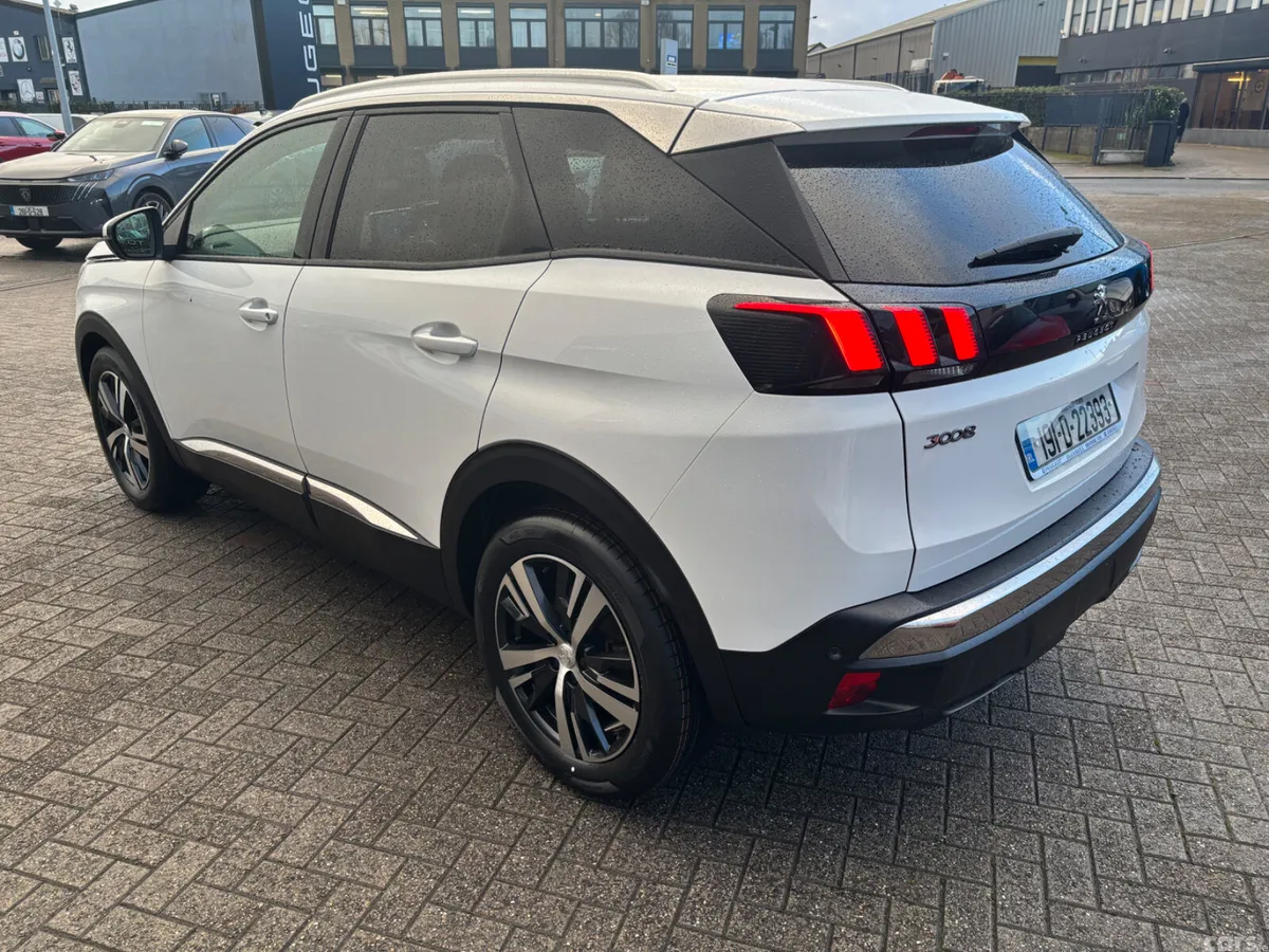Peugeot 3008 MPV, Petrol, 2019, White