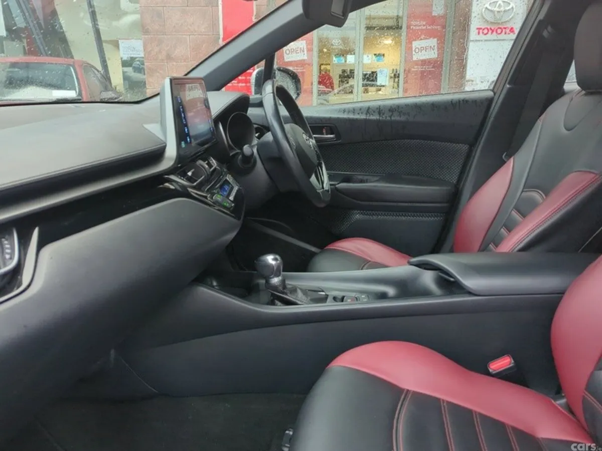 Toyota C-HR SUV, Petrol Hybrid, 2018, Silver