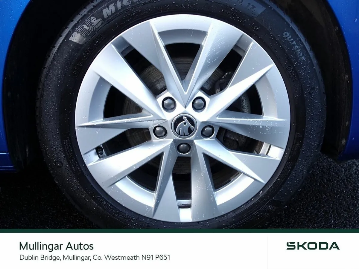 Skoda Octavia Saloon, Diesel, 2024, Blue