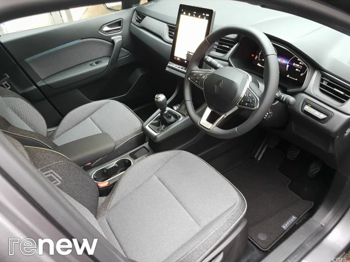 Renault Captur SUV, Petrol, 2026, Grey