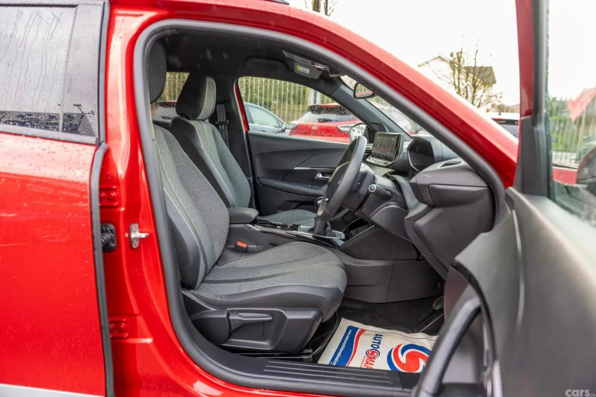 Peugeot 2008 MPV, Petrol, 2025, Red