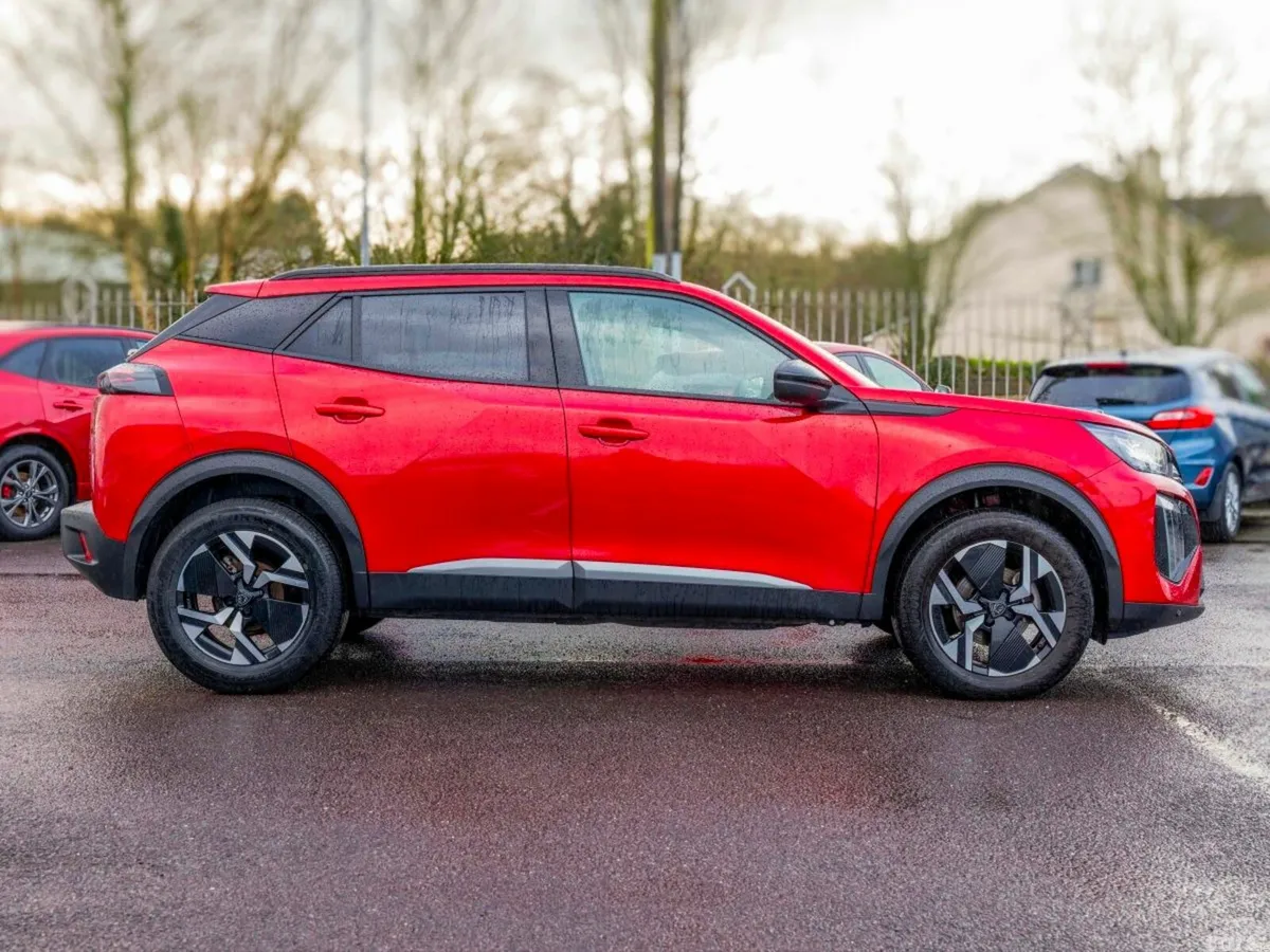 Peugeot 2008 MPV, Petrol, 2025, Red