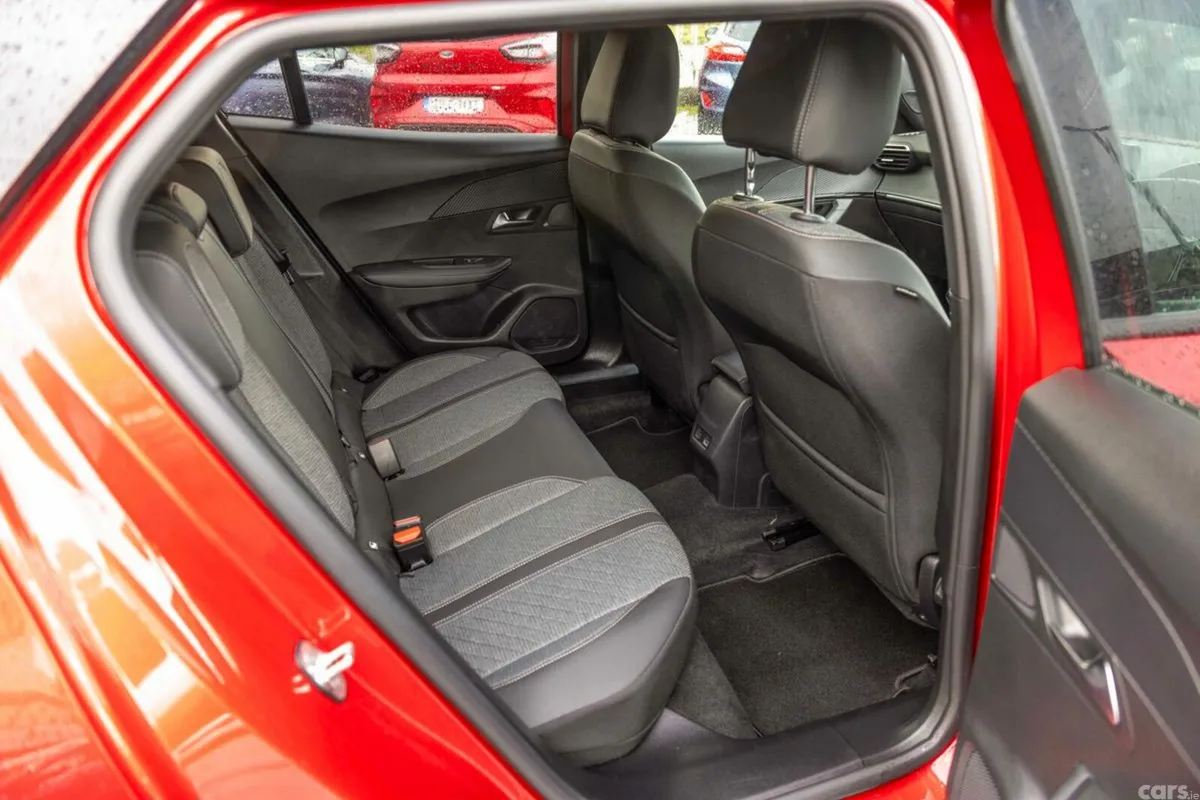 Peugeot 2008 MPV, Petrol, 2025, Red