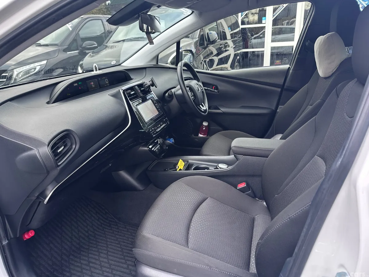 Toyota Prius Hatchback, Petrol Hybrid, 2021, White