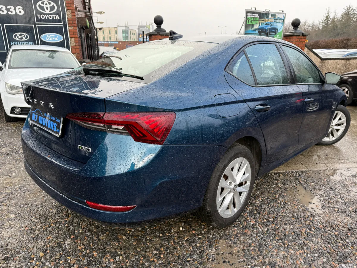 Skoda Octavia Saloon, Petrol Hybrid, 2024, Blue