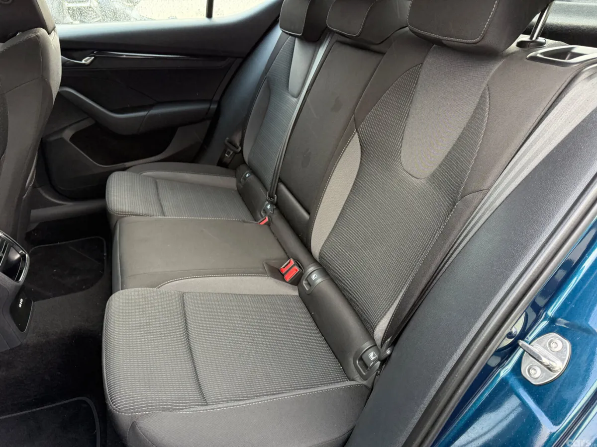 Skoda Octavia Saloon, Petrol Hybrid, 2024, Blue