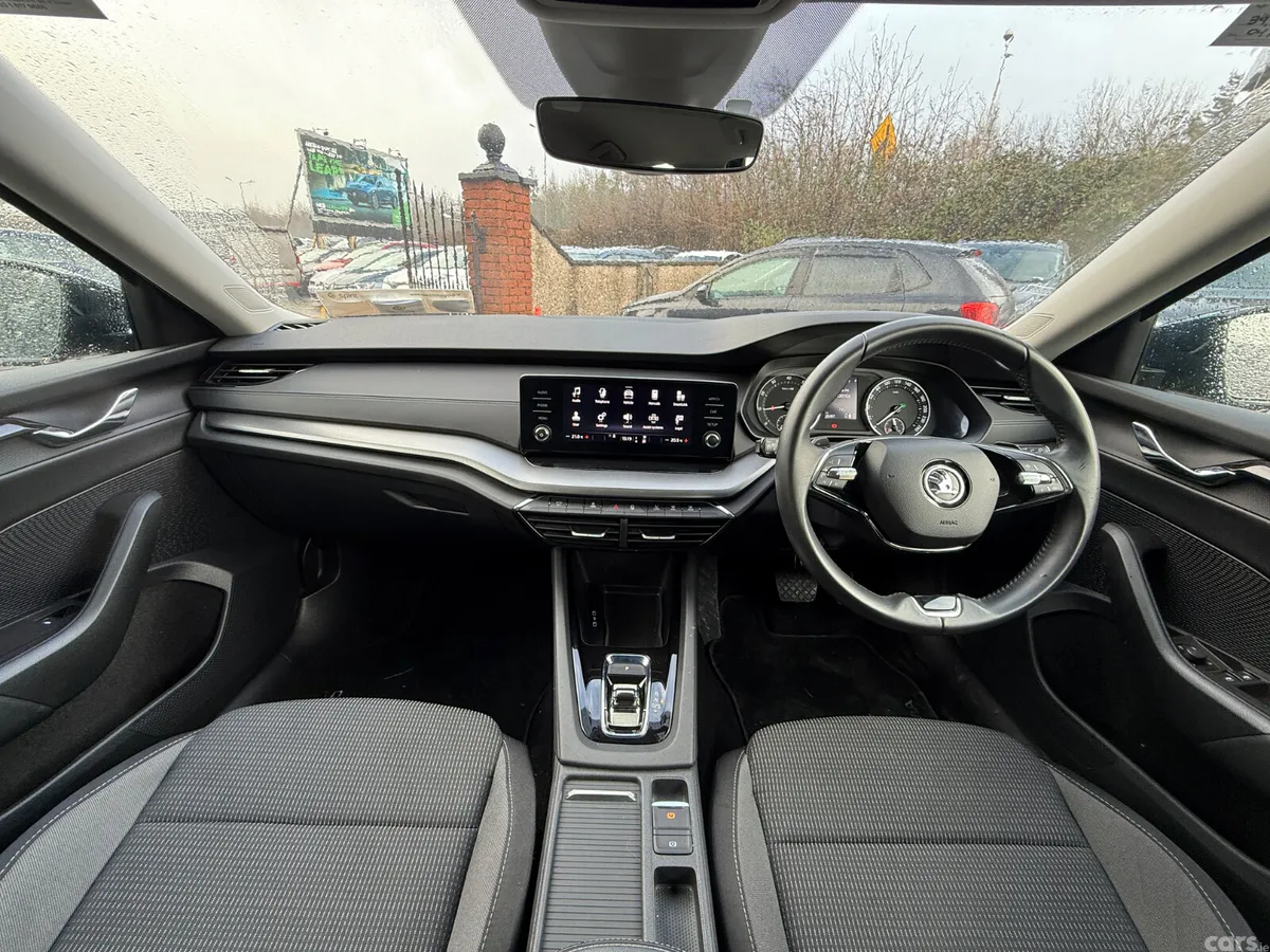 Skoda Octavia Saloon, Petrol Hybrid, 2024, Blue