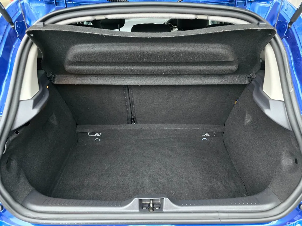 Renault Clio Hatchback, Diesel, 2019, Blue