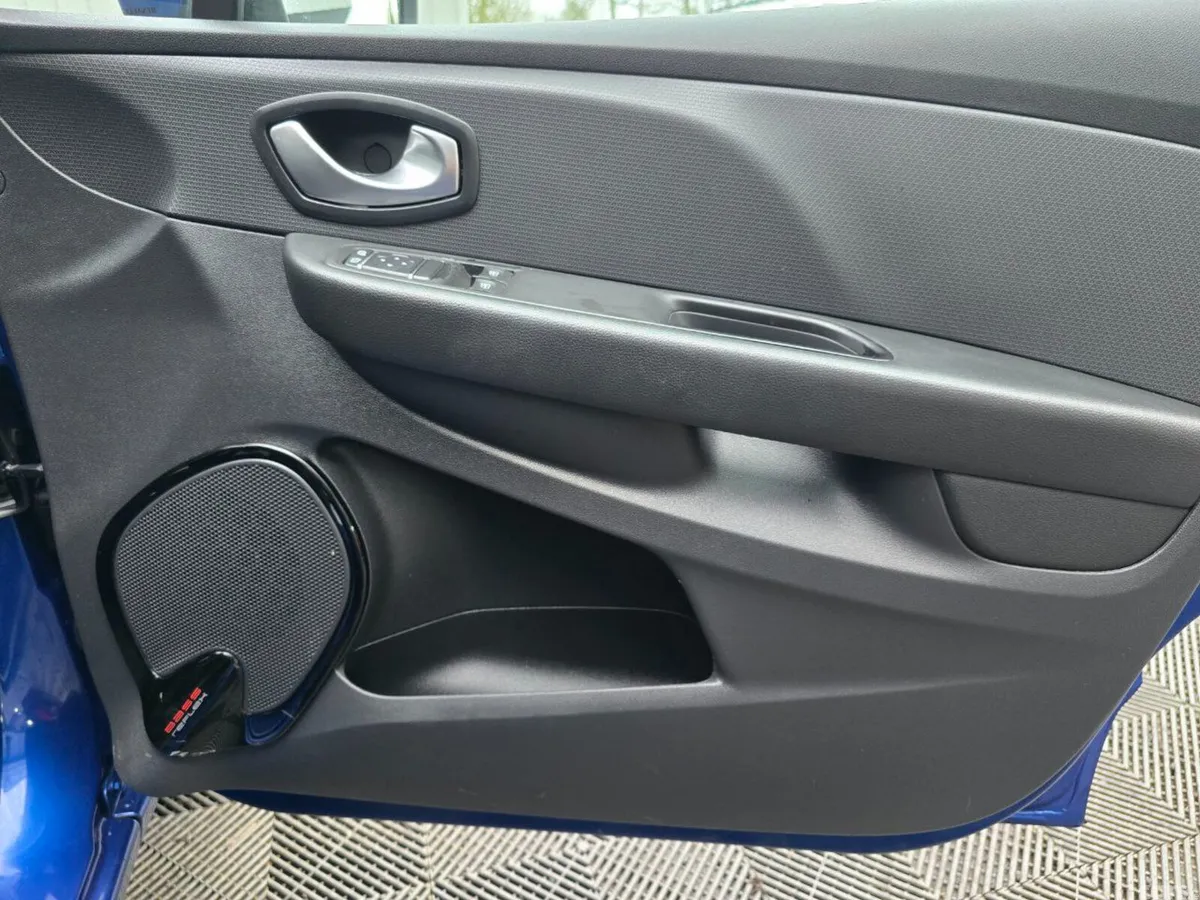Renault Clio Hatchback, Diesel, 2019, Blue