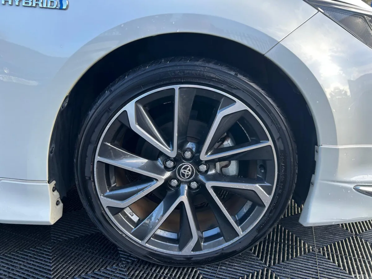 Toyota Corolla Hatchback, Petrol Hybrid, 2019, White