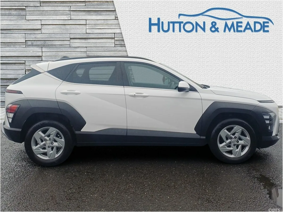 Hyundai KONA SUV, Petrol, 2023, White