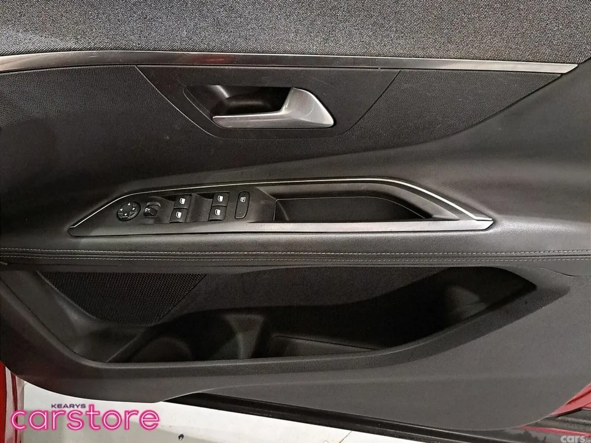 Peugeot 3008 MPV, Petrol, 2019, Red