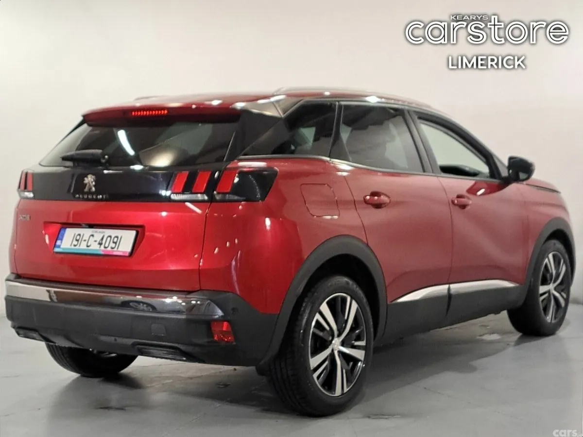 Peugeot 3008 MPV, Petrol, 2019, Red