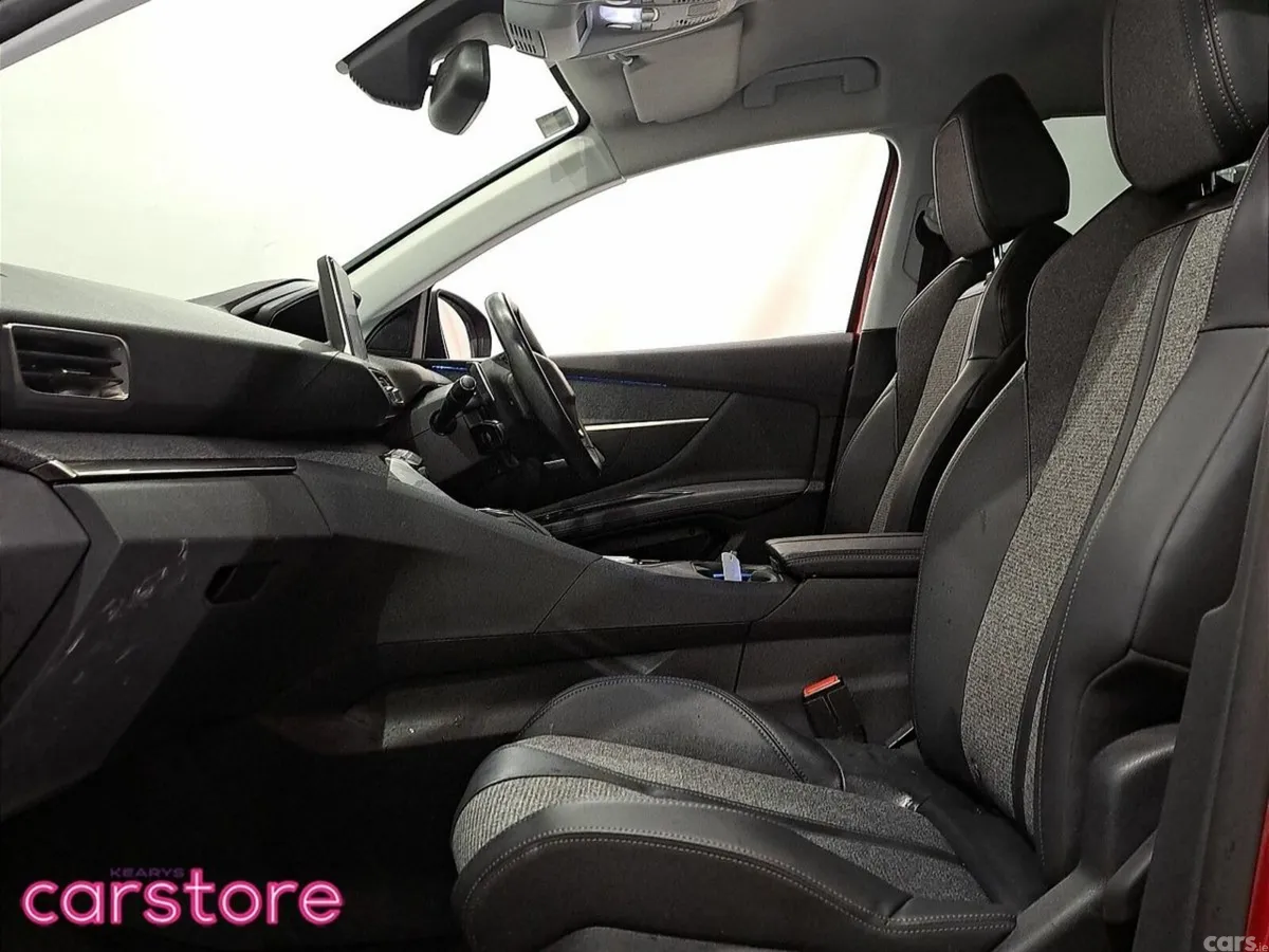 Peugeot 3008 MPV, Petrol, 2019, Red