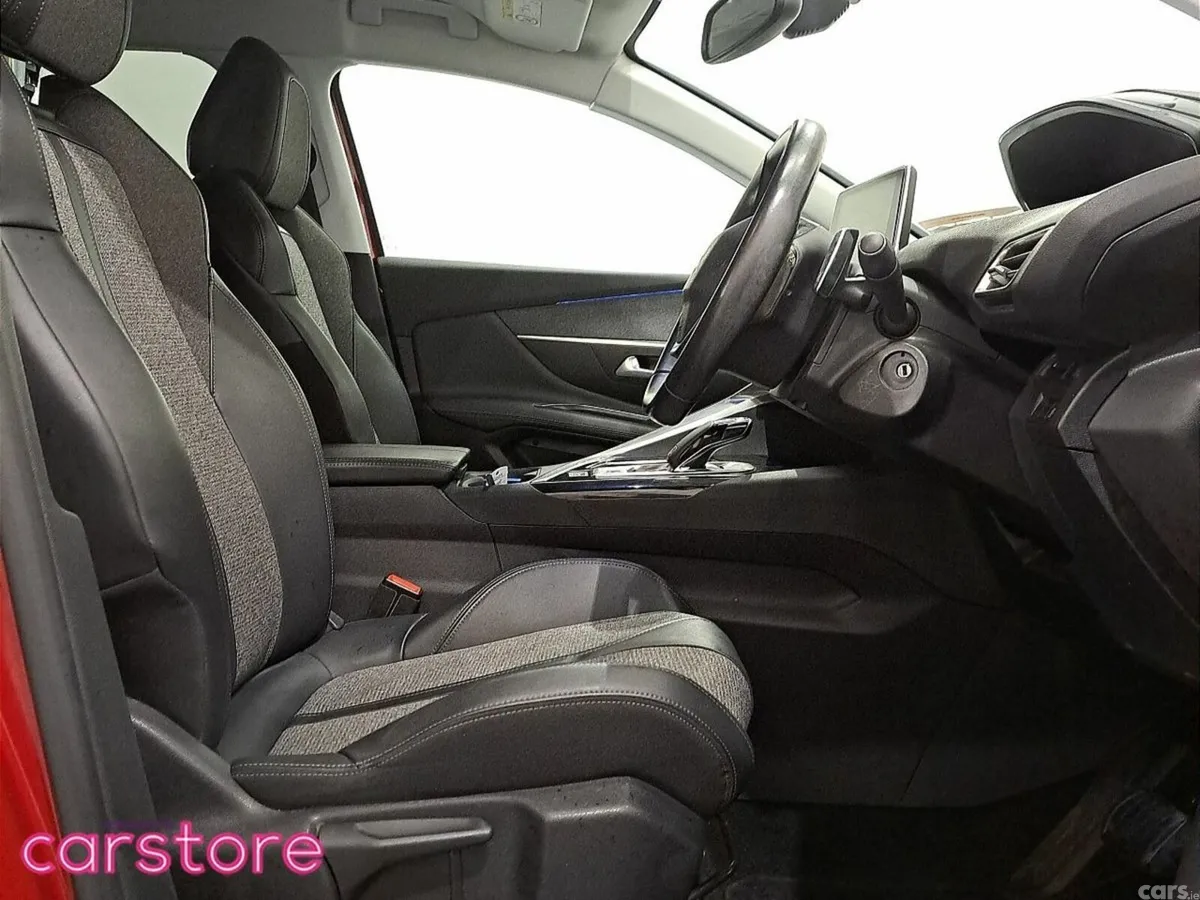 Peugeot 3008 MPV, Petrol, 2019, Red
