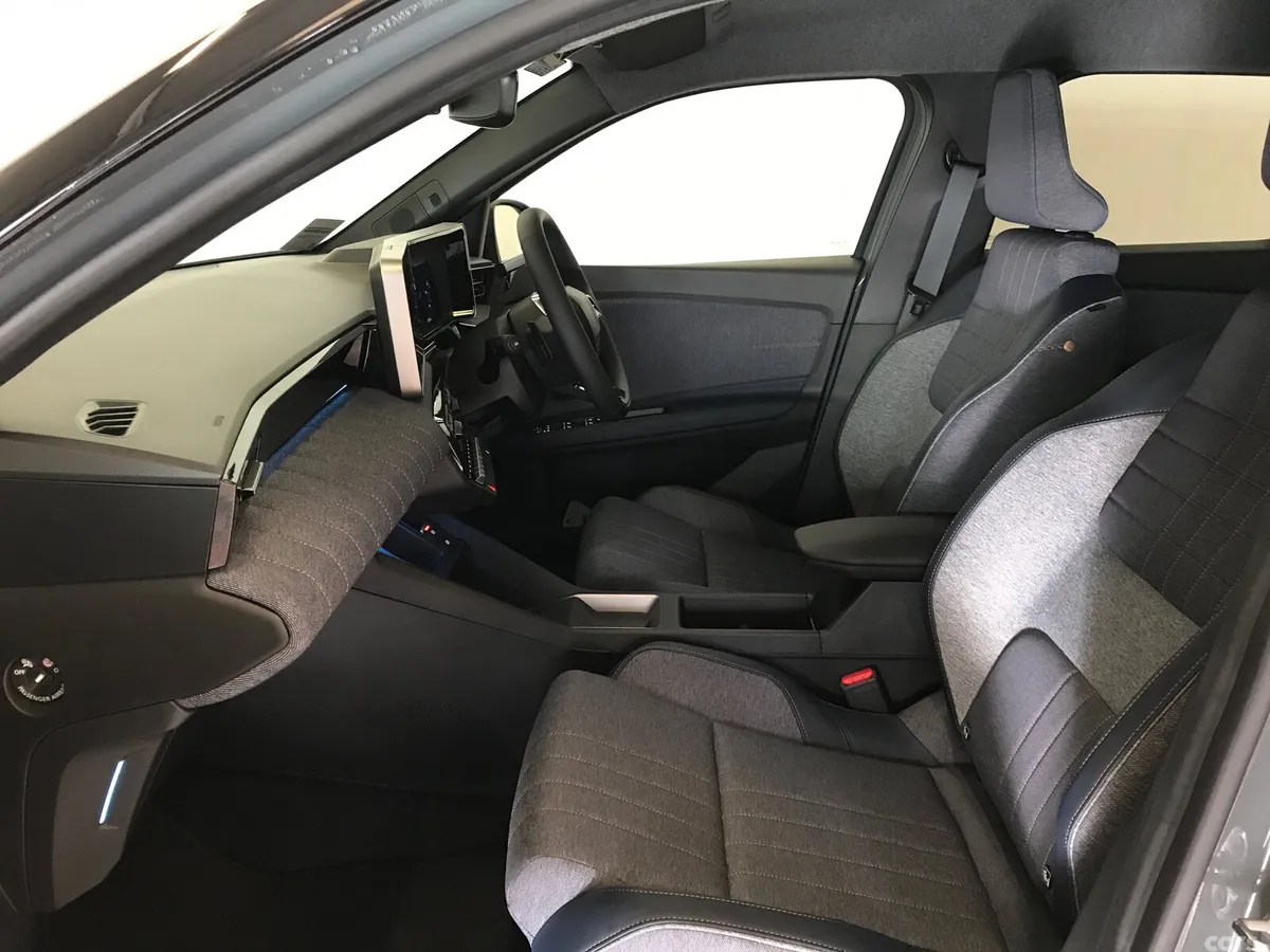 Renault 4 Hatchback, Electric, 2026, Grey