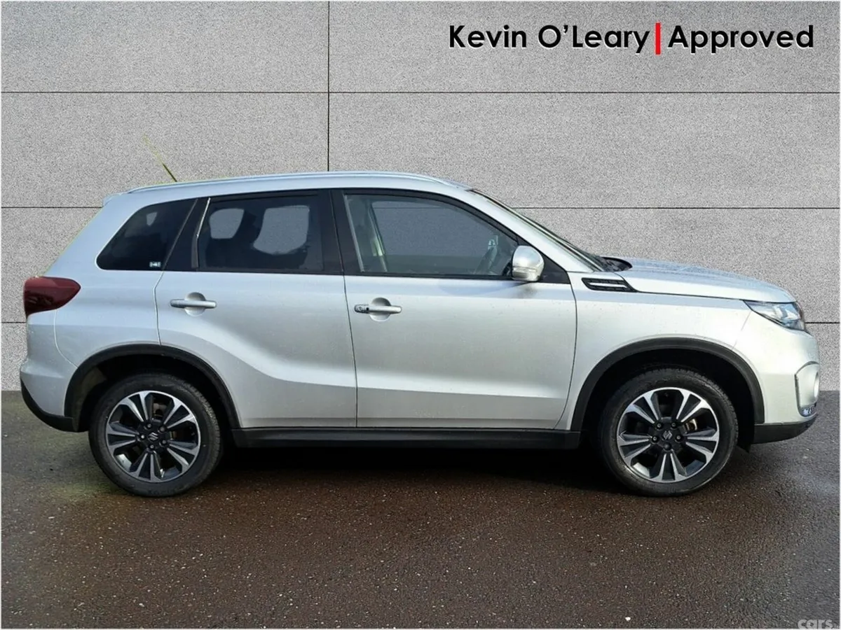 Suzuki Vitara SUV, Petrol Hybrid, 2023, Silver