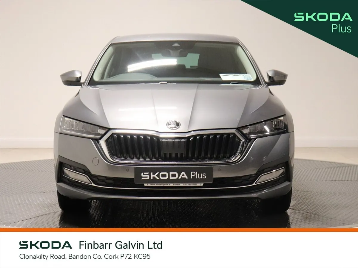 Skoda Octavia Saloon, Diesel, 2021, Grey