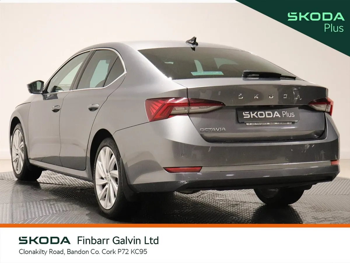 Skoda Octavia Saloon, Diesel, 2021, Grey