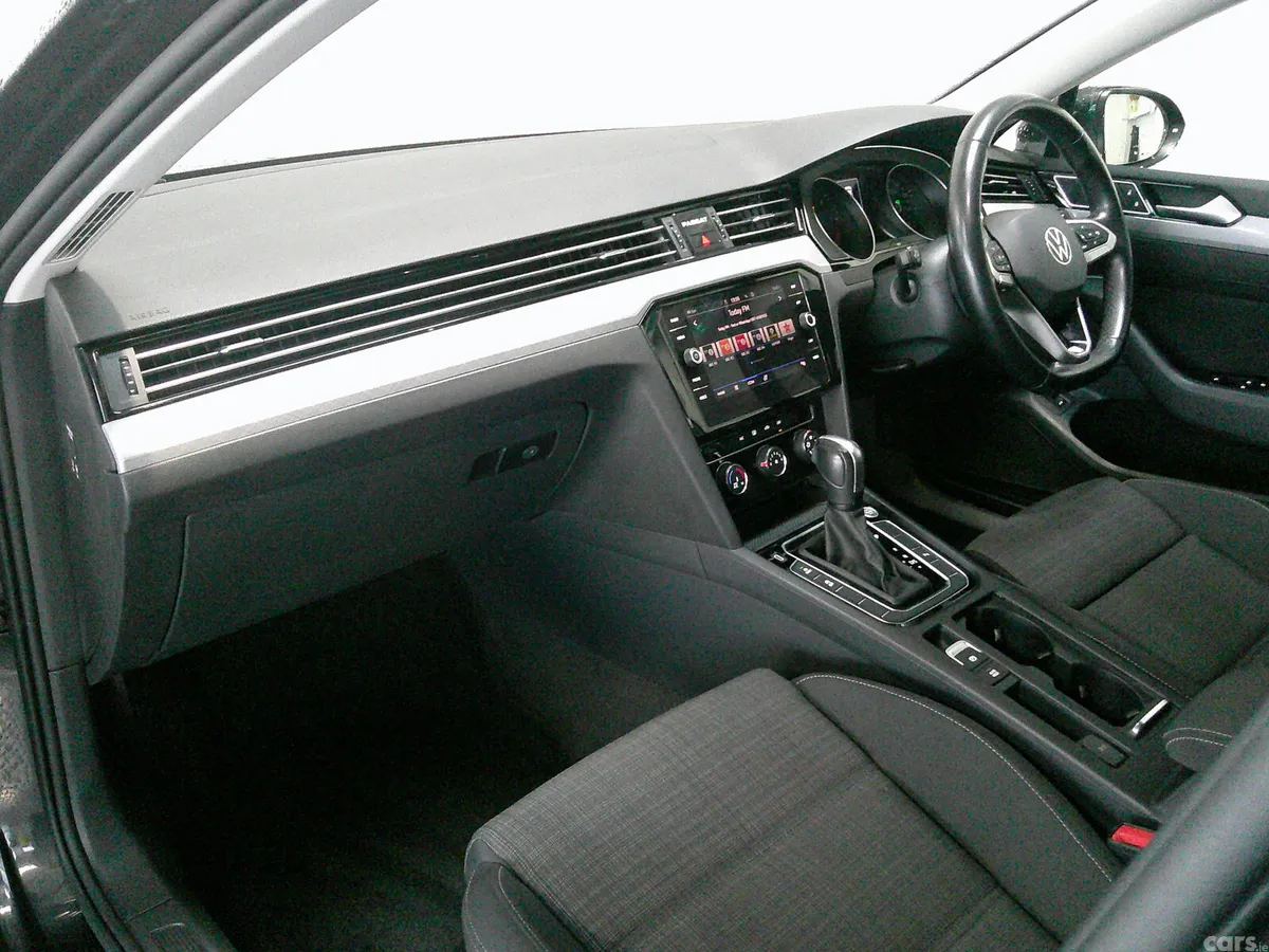 Volkswagen Passat Saloon, Diesel, 2021, Grey