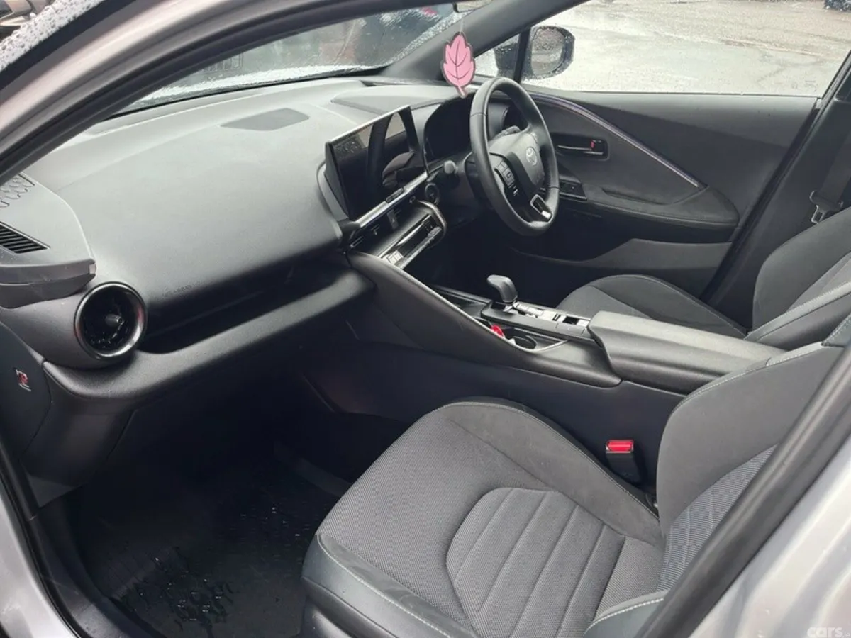 Toyota C-HR SUV, Petrol Hybrid, 2024, Silver