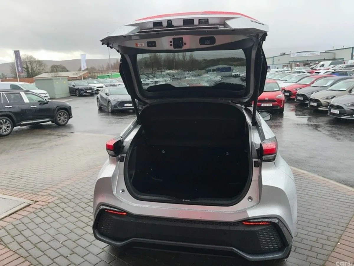 Toyota C-HR SUV, Petrol Hybrid, 2024, Silver