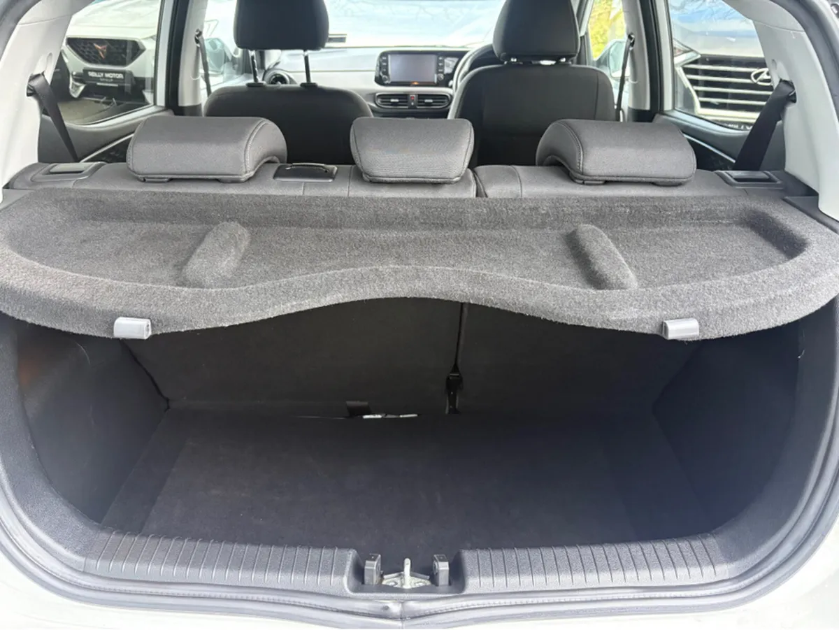 Hyundai i10 Hatchback, Petrol, 2023, White