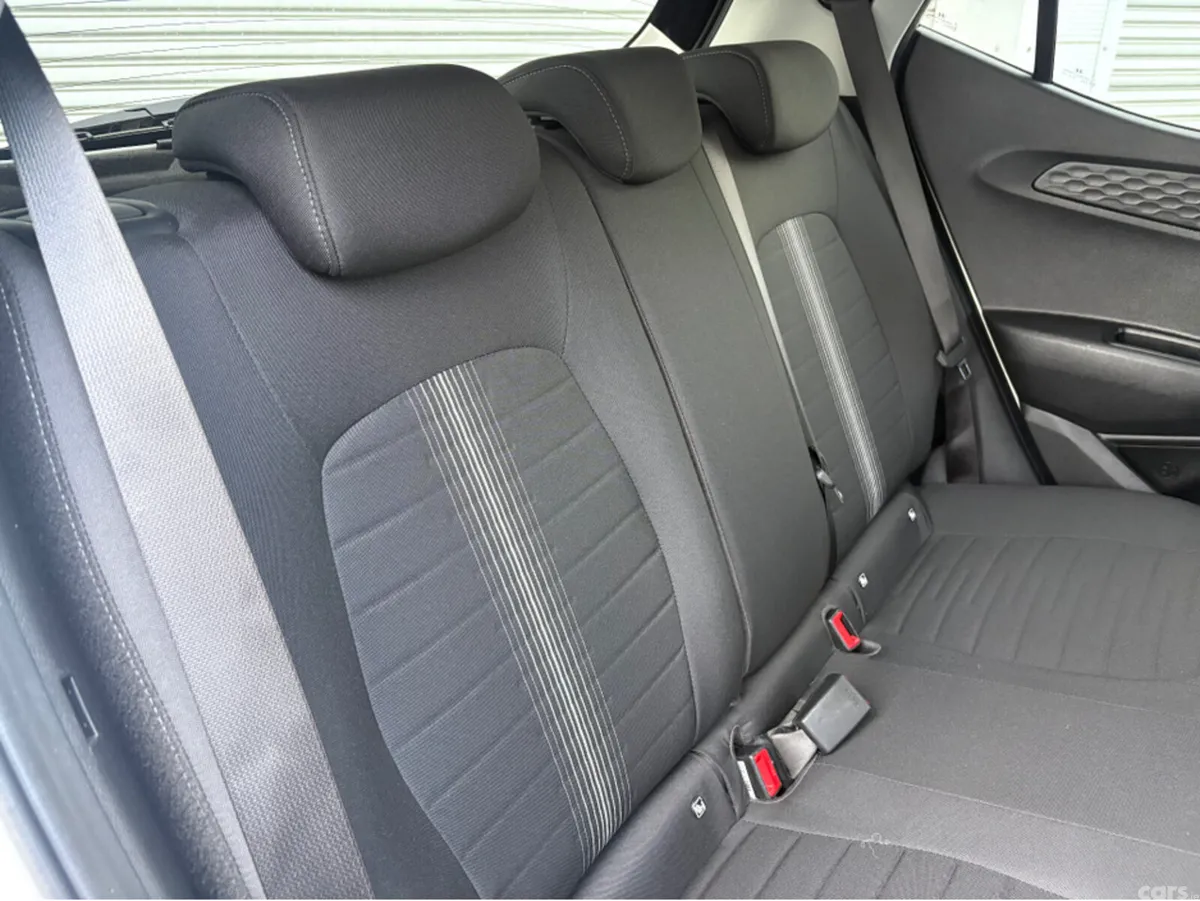 Hyundai i10 Hatchback, Petrol, 2023, White