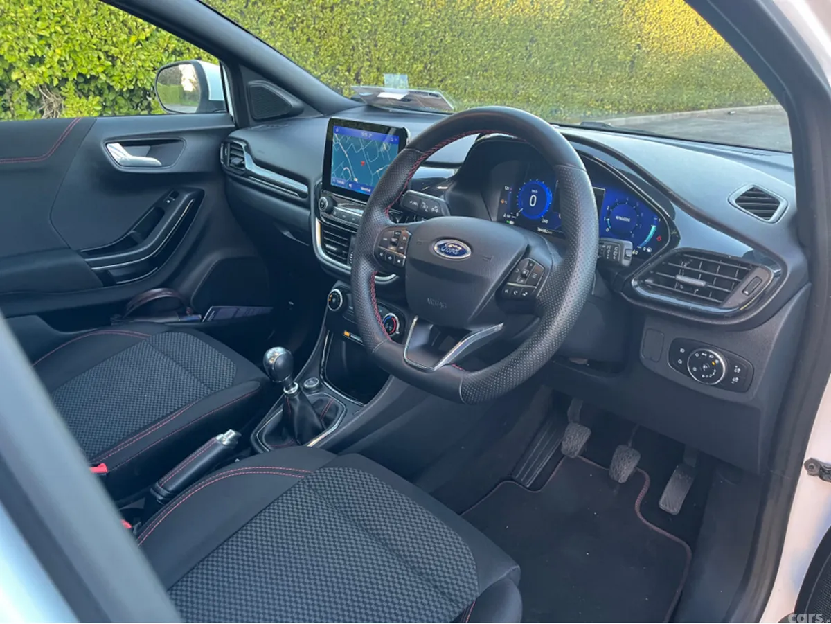 Ford Puma MPV, Petrol, 2022, White
